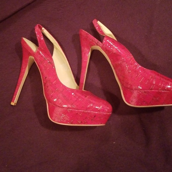 Red, round toe stiletto heels - Picture 2 of 3